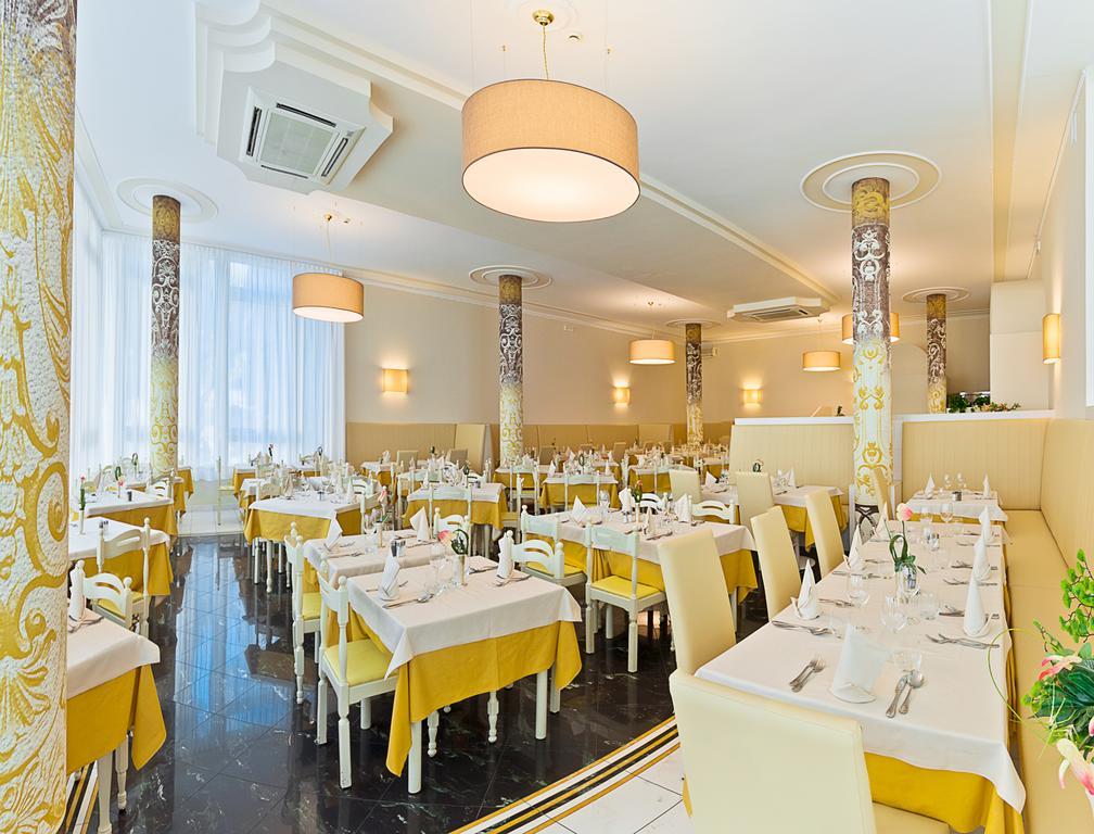 Hotel Montecarlo Bibione Exteriör bild