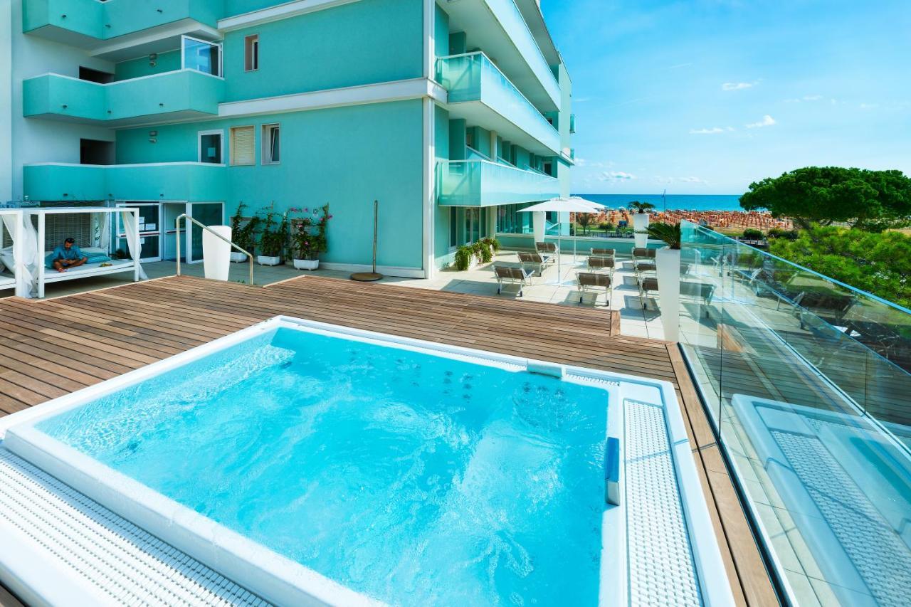 Hotel Montecarlo Bibione Exteriör bild