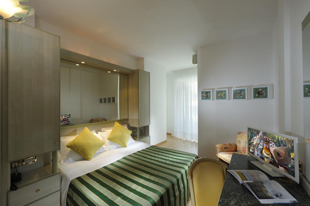 Hotel Montecarlo Bibione Rum bild