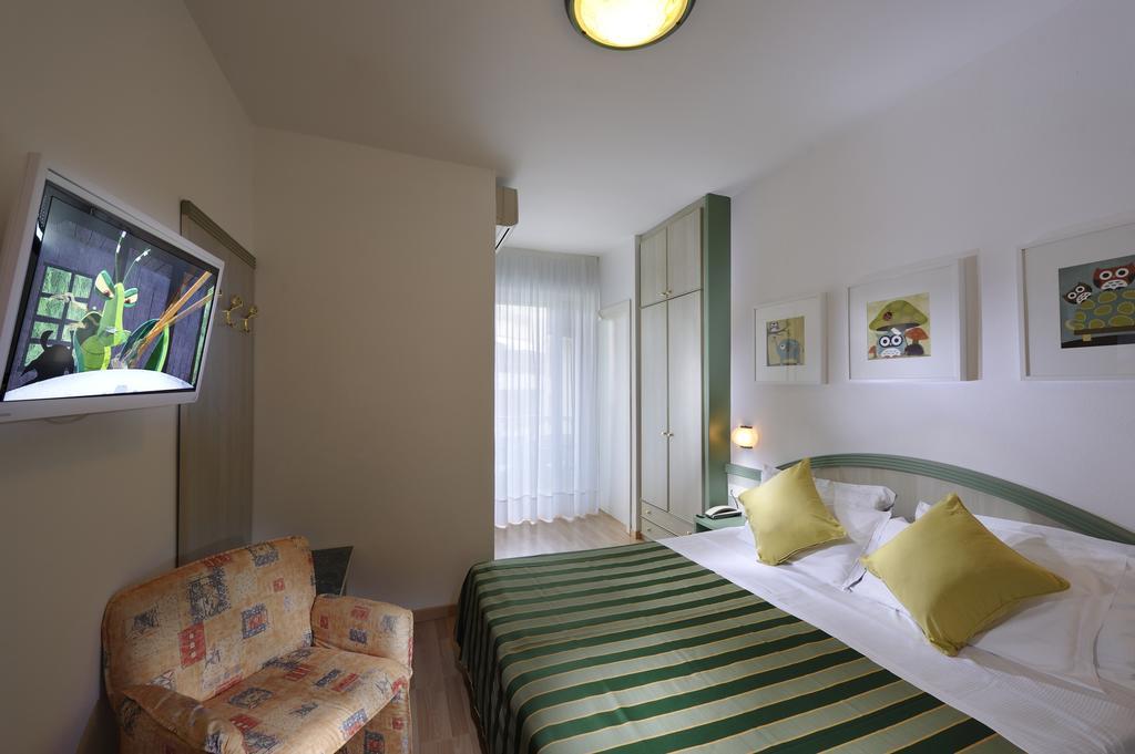 Hotel Montecarlo Bibione Rum bild