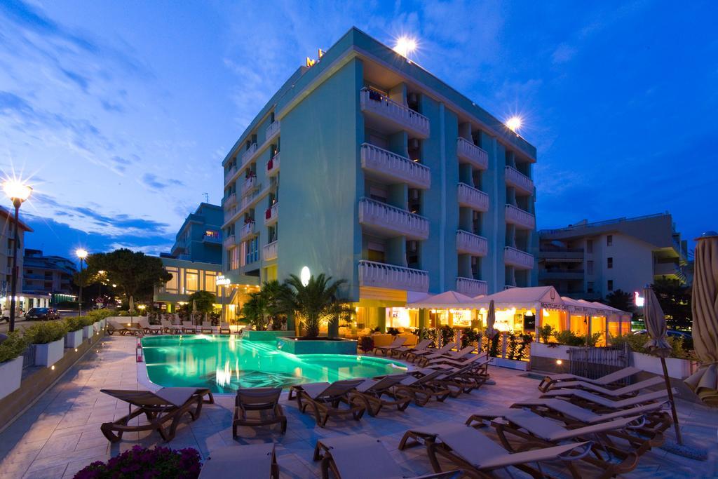 Hotel Montecarlo Bibione Exteriör bild