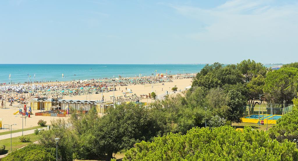 Hotel Montecarlo Bibione Exteriör bild